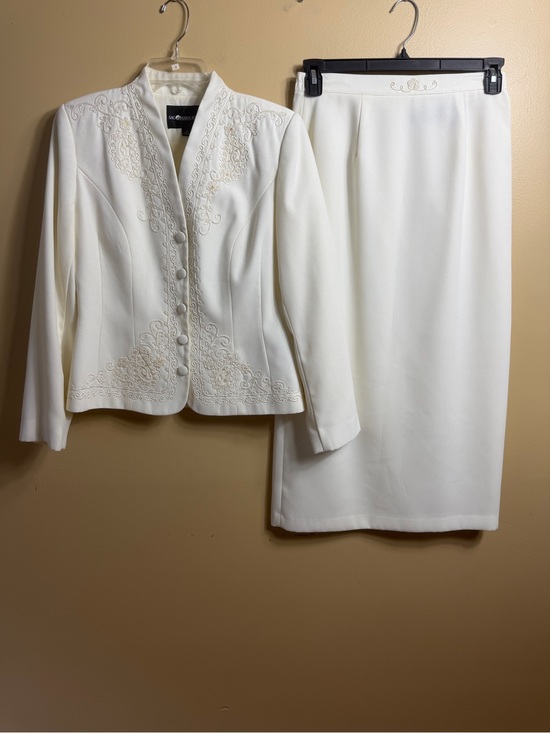 Sag Harbor Dresses & Skirts - Vintage 90s Sag Harbor Off White Embroidered Skirt Suit Set Size 8